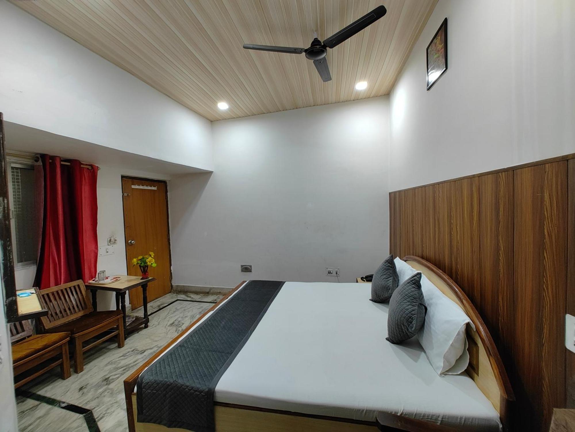 Hotel Swarajya Palace Агра Екстер'єр фото