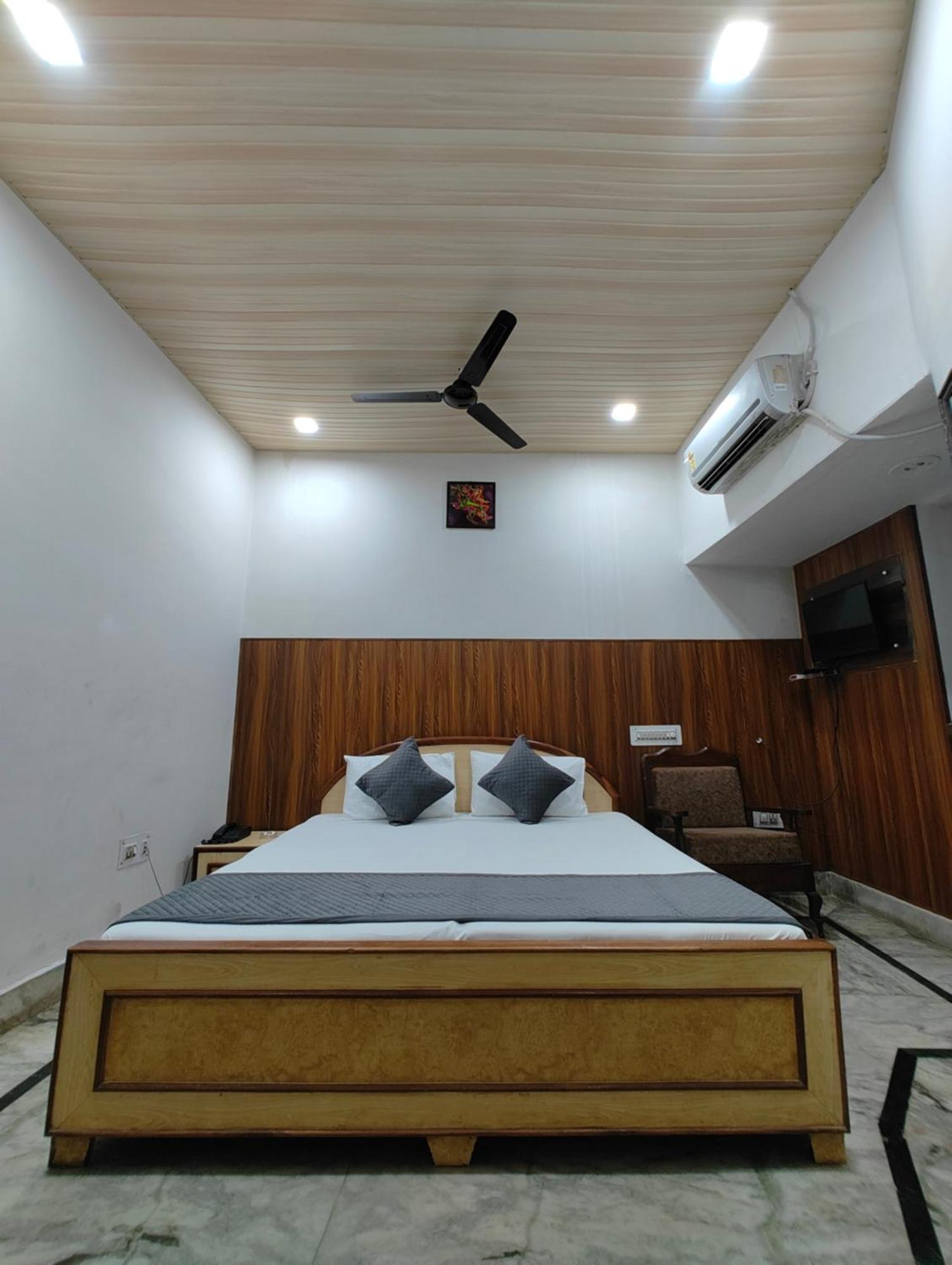 Hotel Swarajya Palace Агра Екстер'єр фото